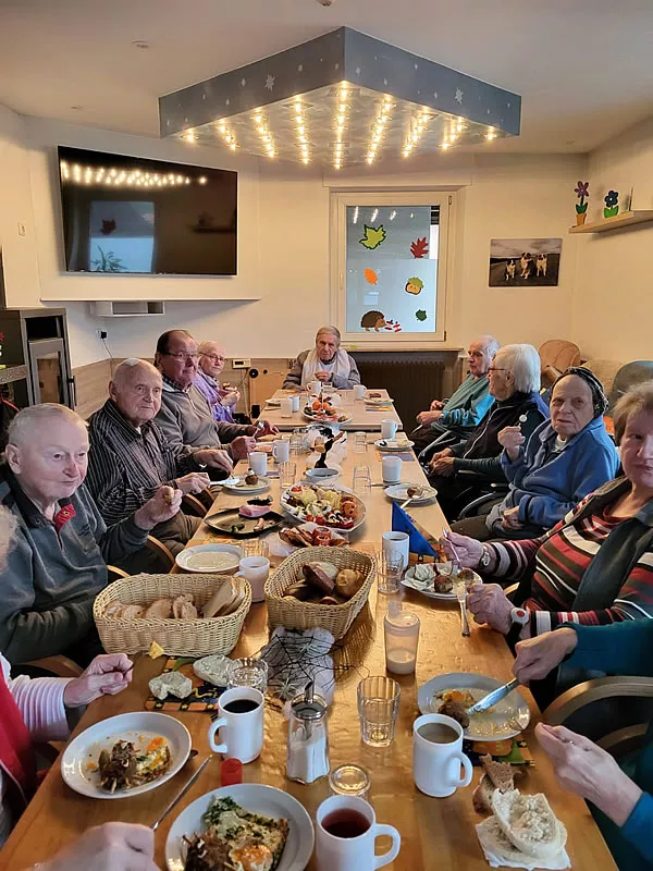 31.10-Helloweenfrühstück im Seniorenheim Sonnenblick