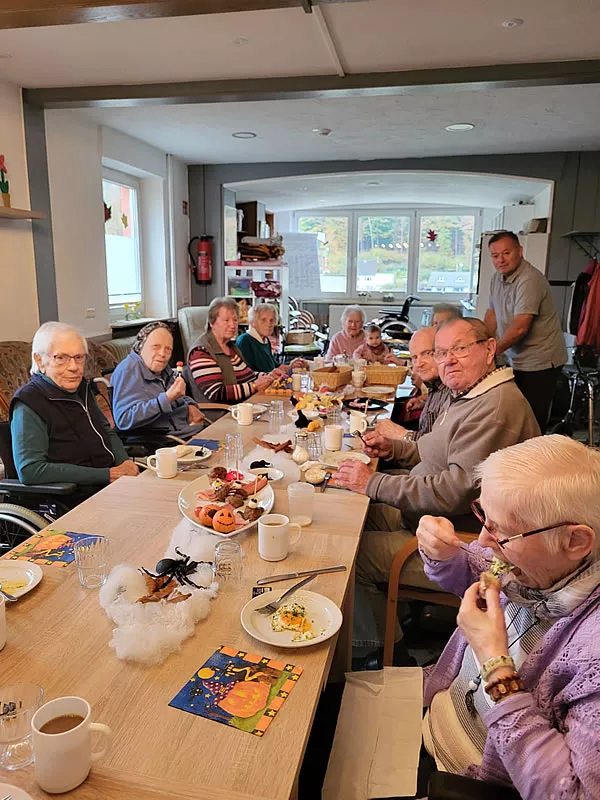 31.10-Helloweenfrühstück im Seniorenheim Sonnenblick