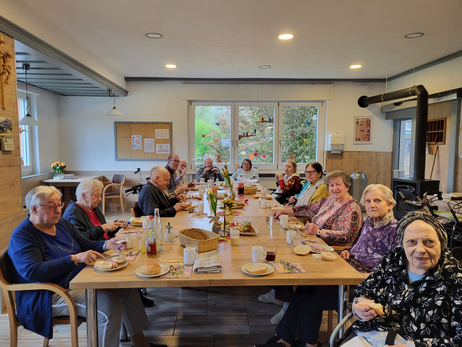Osterfruehstueck im Seniorenheim Sonnenblick 2025