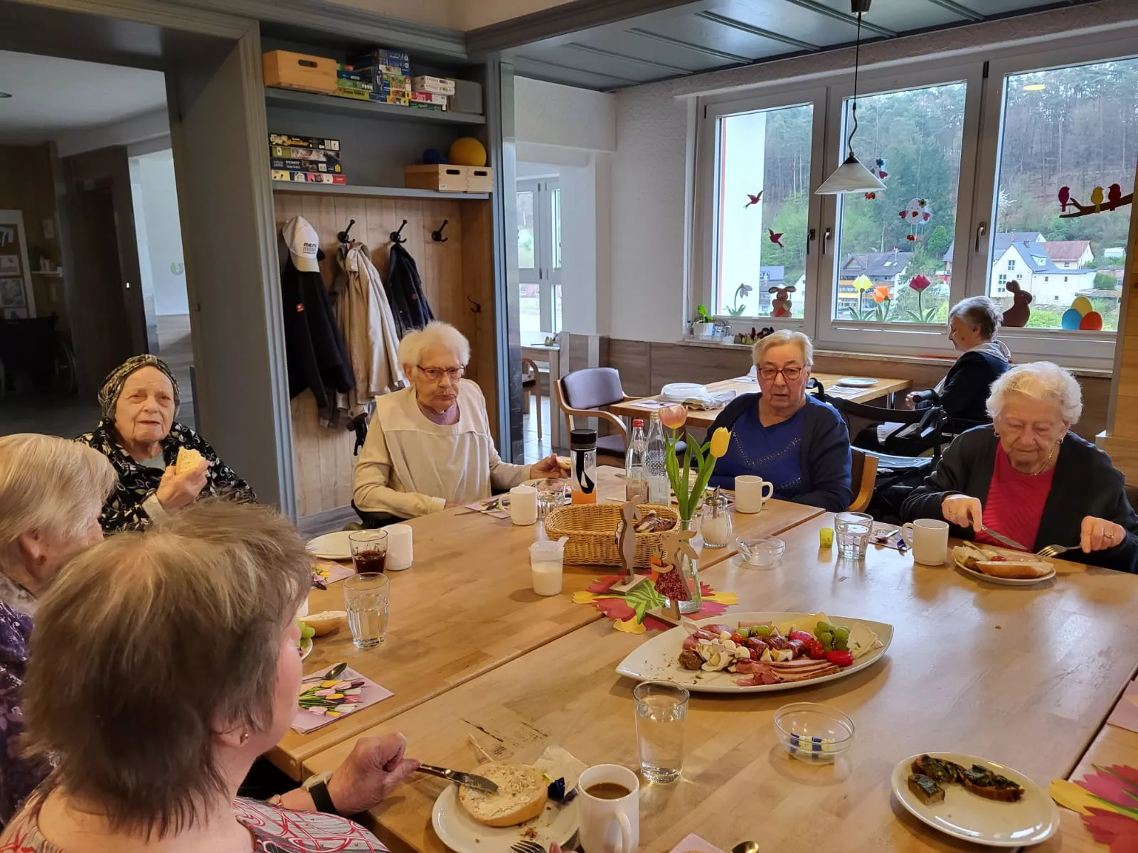 Osterfruehstueck im Seniorenheim Sonnenblick 2025