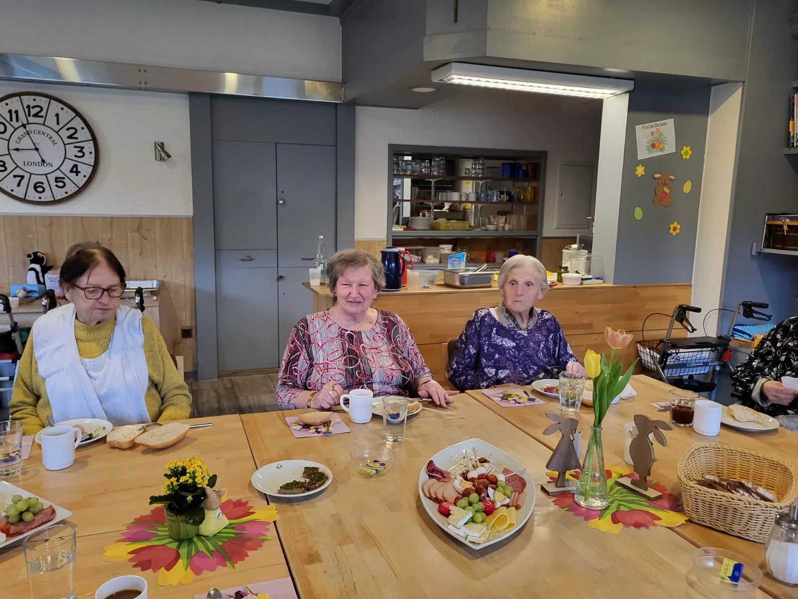 Osterfruehstueck im Seniorenheim Sonnenblick 2025