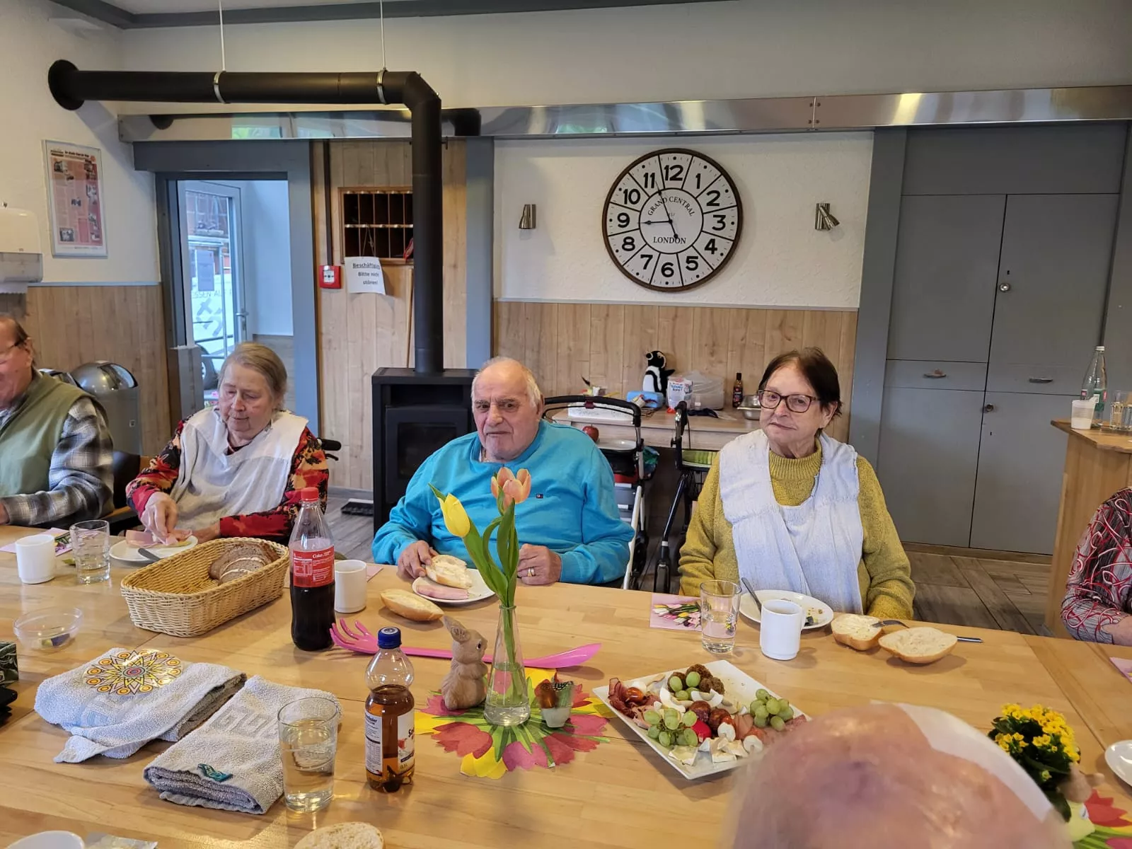 Osterfruehstueck im Seniorenheim Sonnenblick 2025