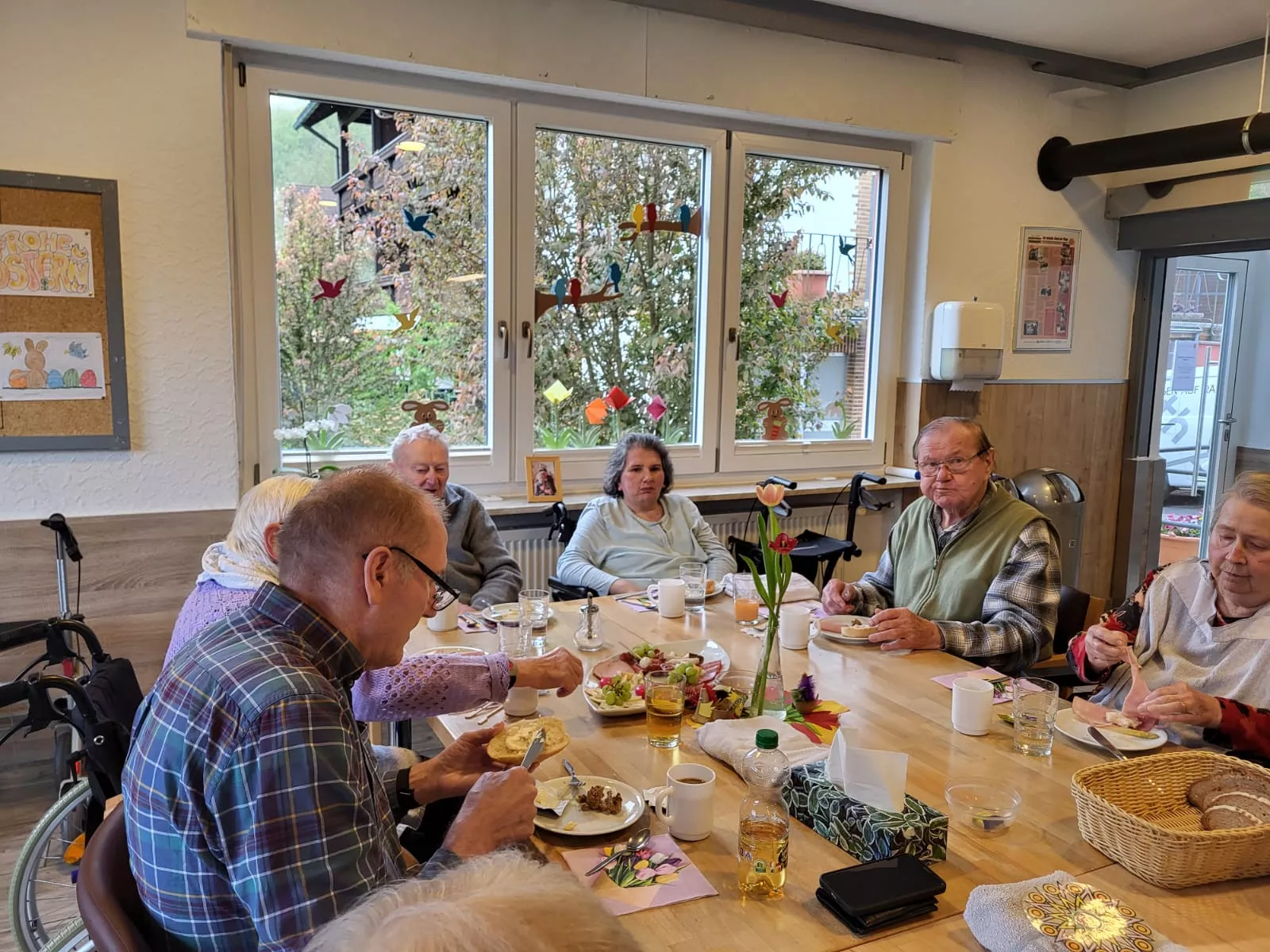 Osterfruehstueck im Seniorenheim Sonnenblick 2025