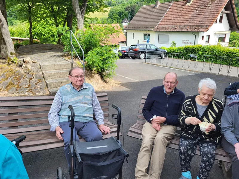 Einladung zum Eis essen im Seniorenheim Sonnenblick
