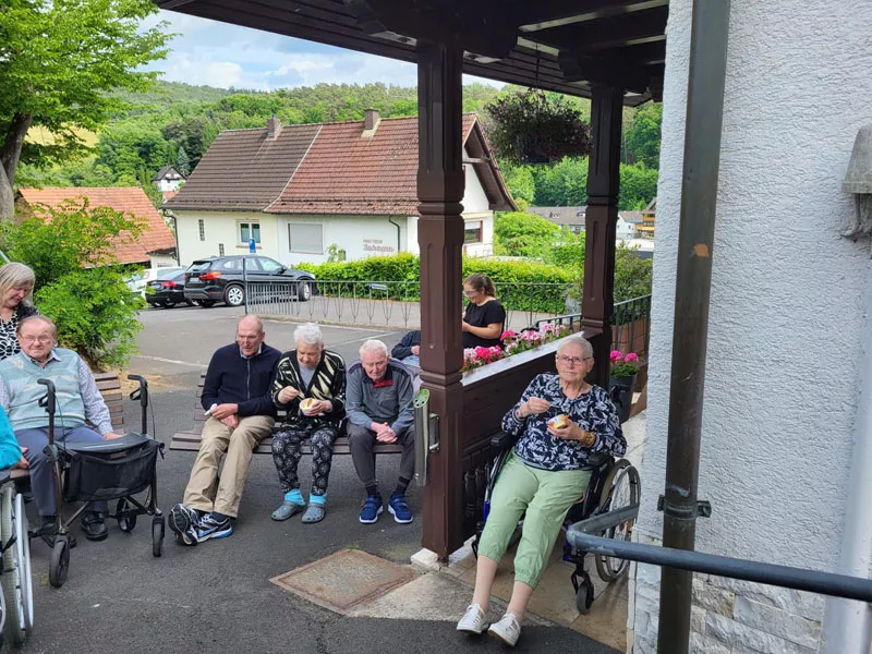 Einladung zum Eis essen im Seniorenheim Sonnenblick