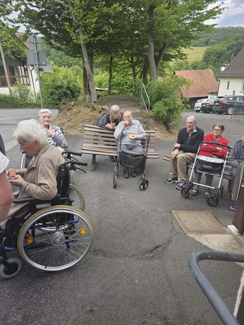 Einladung zum Eis essen im Seniorenheim Sonnenblick