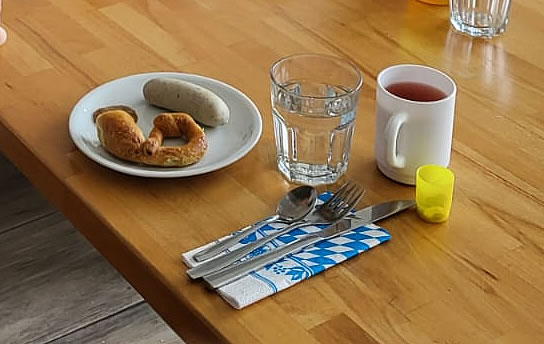 Weisswurstessen im Seniorenheim Sonnenblick
